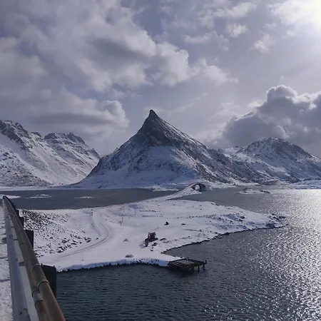 Idyllisk I Lofoten 度假居 *
