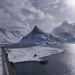 Idyllisk I Lofoten بيت للعطل *